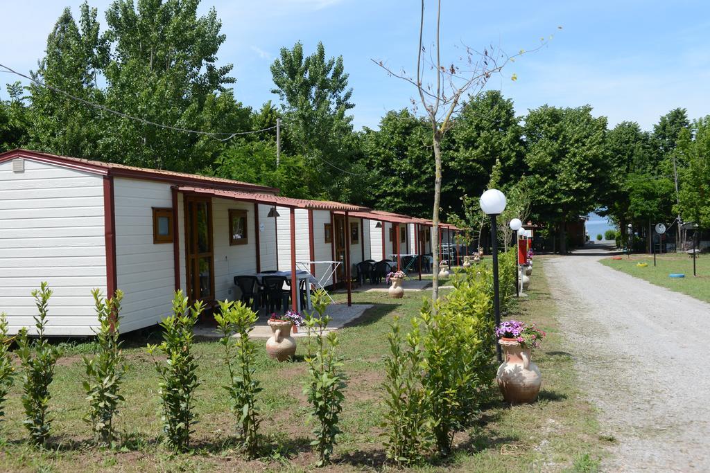 Hotel Camping Vigna Di Valle Anguillara Sabazia Exterior foto