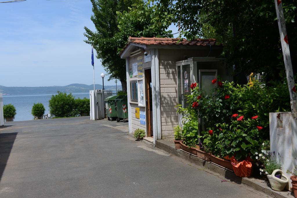 Hotel Camping Vigna Di Valle Anguillara Sabazia Exterior foto