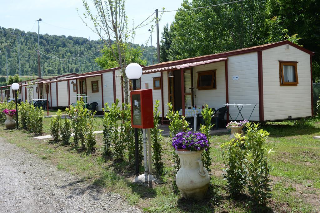 Hotel Camping Vigna Di Valle Anguillara Sabazia Exterior foto