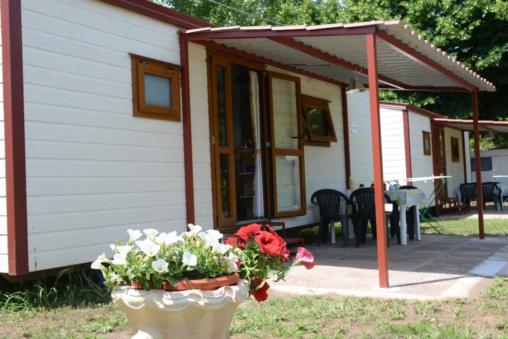 Hotel Camping Vigna Di Valle Anguillara Sabazia Exterior foto